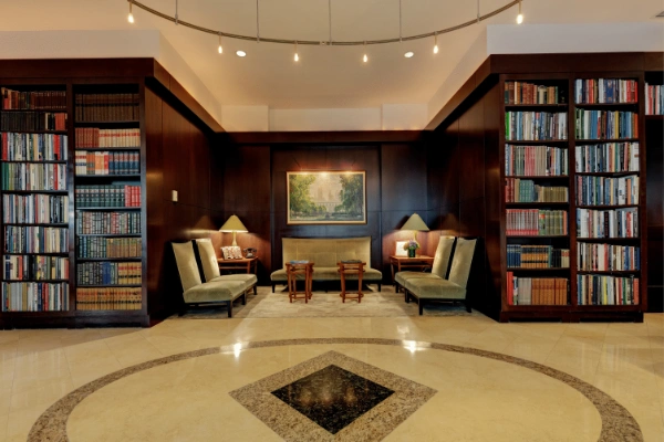 This-living-Room-Is-a-book-lovers-paradise